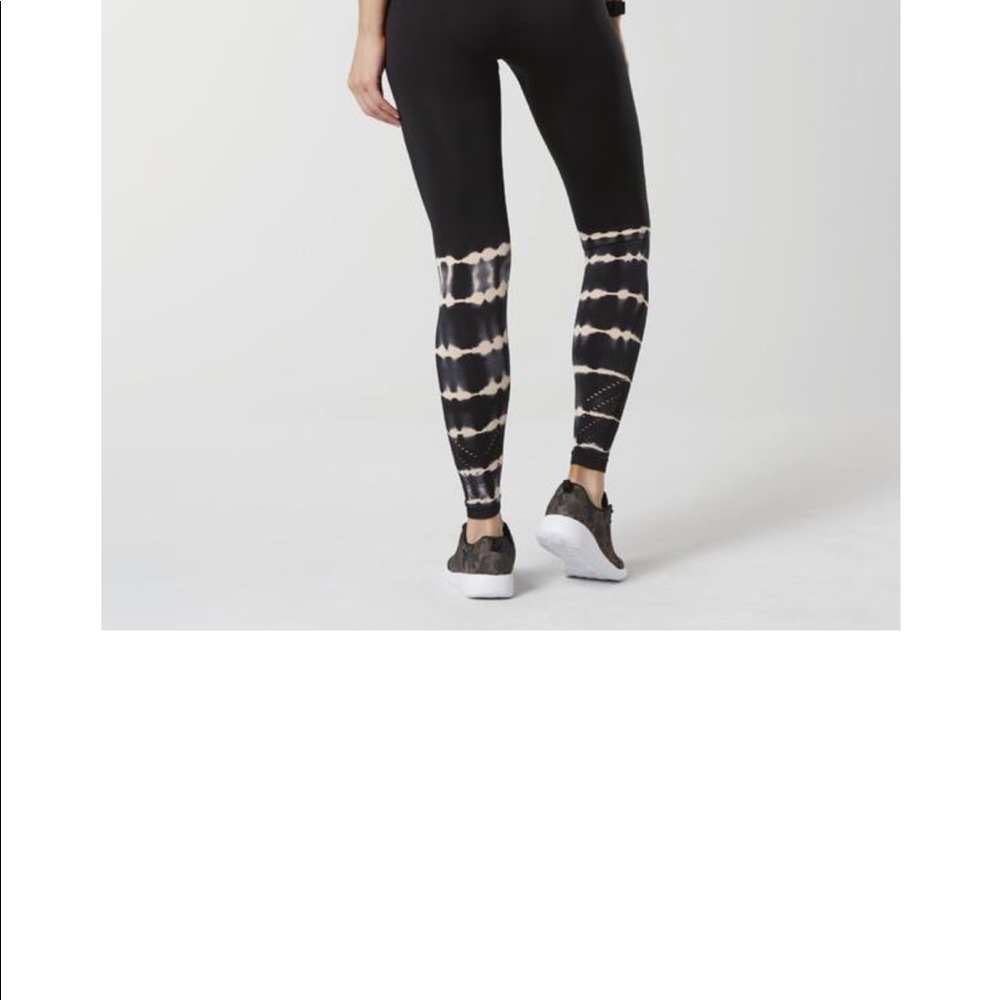 High rise. Super comfortable. Not squat proof
